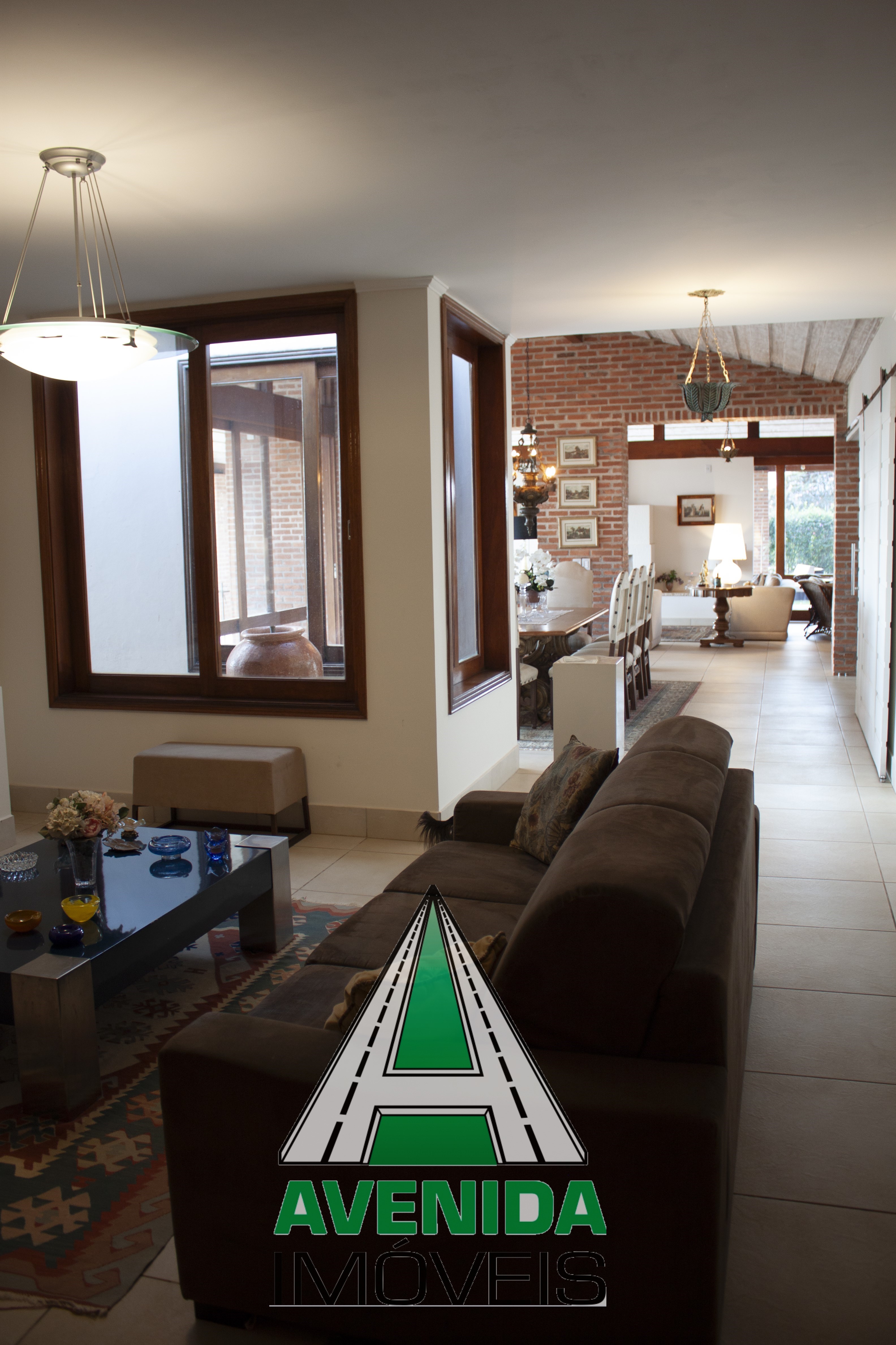 Linda casa térrea, 549 m² c/ 4 suítes na cidade de Cesário Lange- SP
