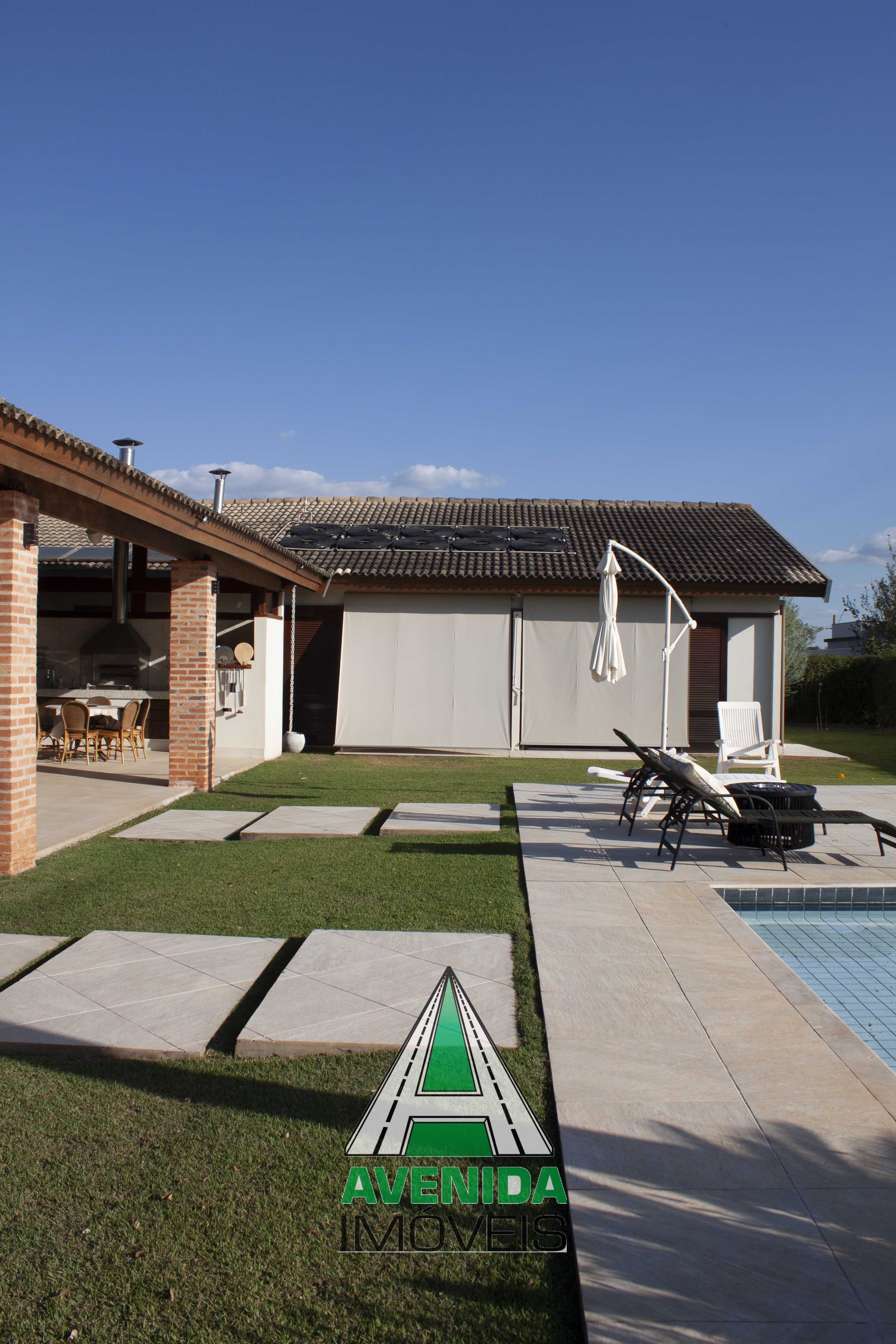 Linda casa térrea, 549 m² c/ 4 suítes na cidade de Cesário Lange- SP