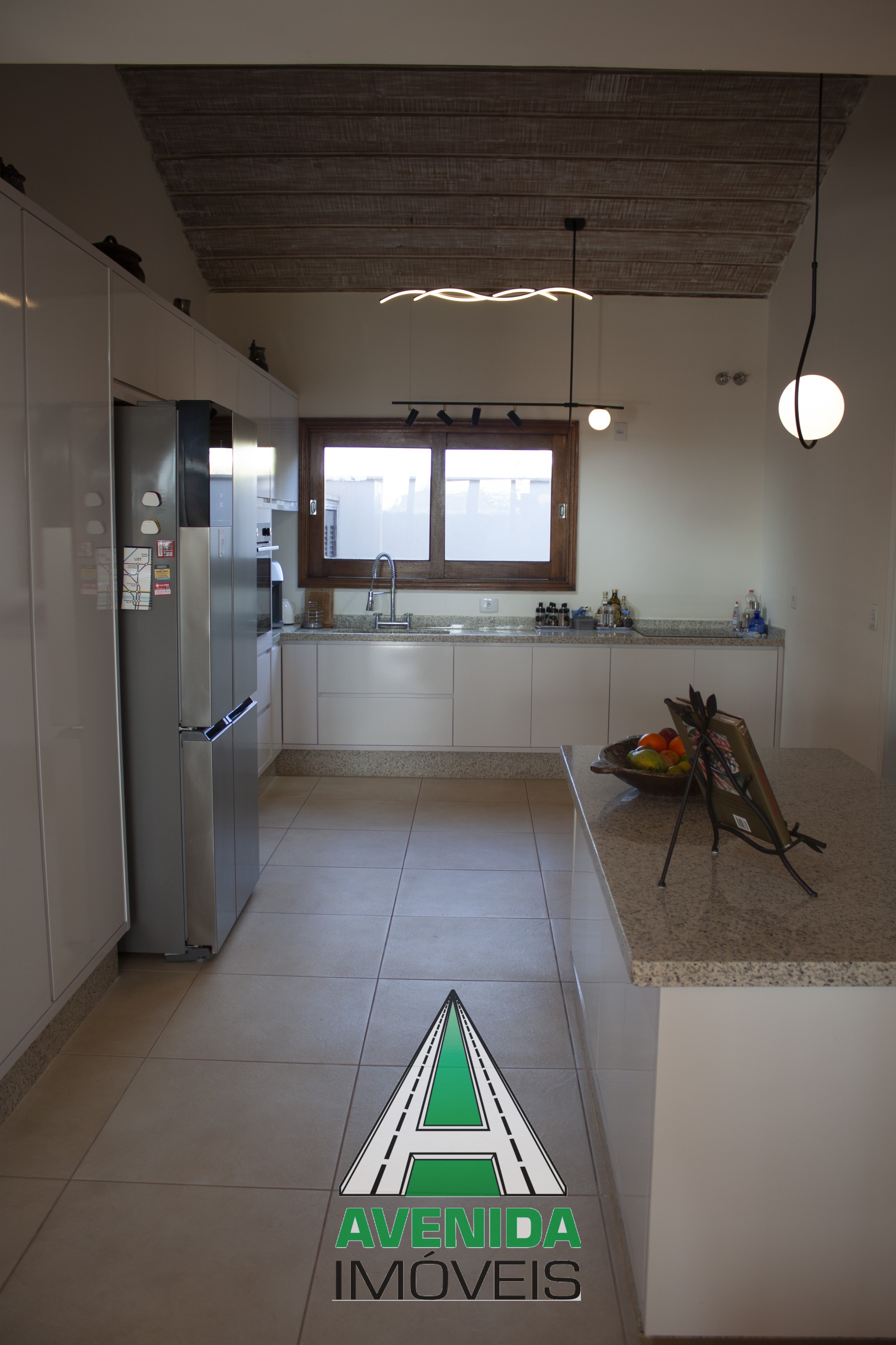Linda casa térrea, 549 m² c/ 4 suítes na cidade de Cesário Lange- SP
