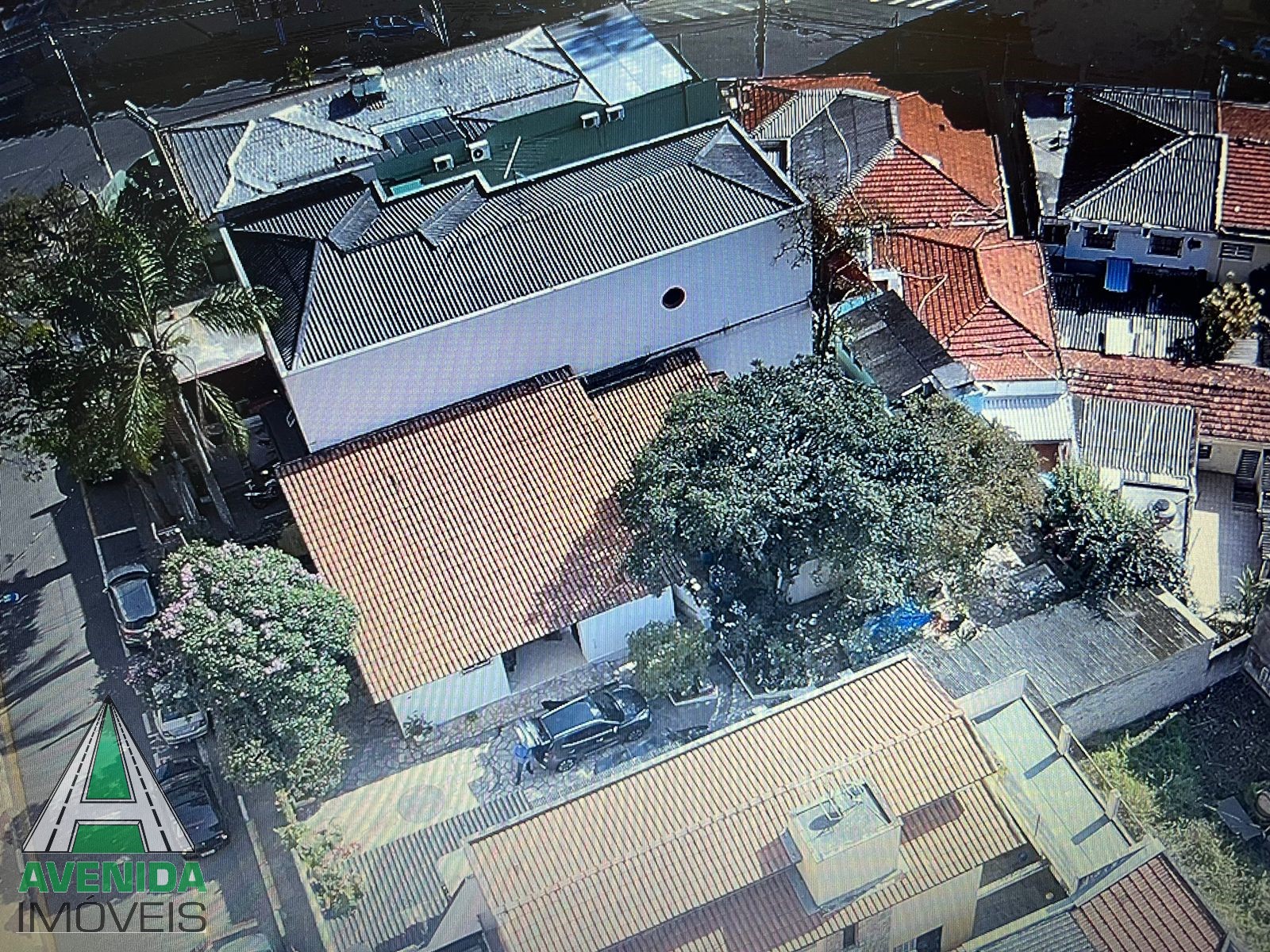 Terreno de 900 m² com área construída de 688 m² no Centro de Diadema- SP