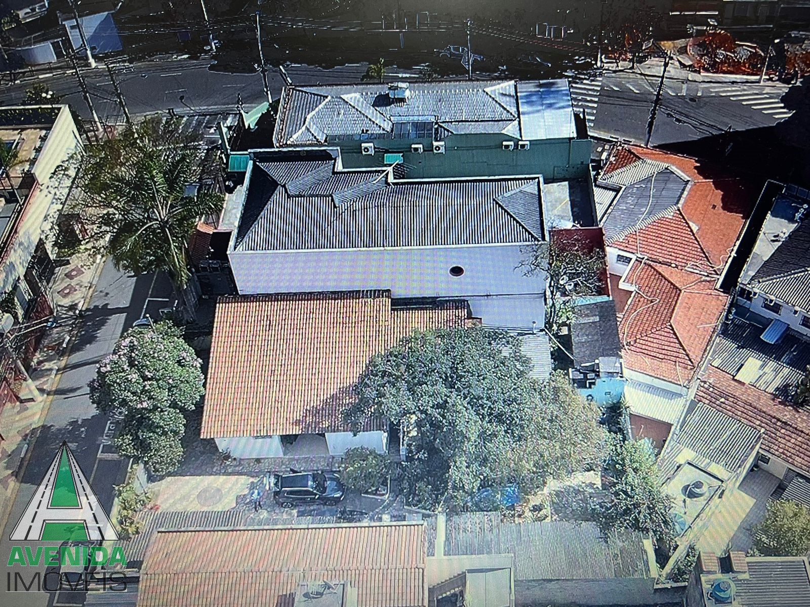 Terreno de 900 m² com área construída de 688 m² no Centro de Diadema- SP
