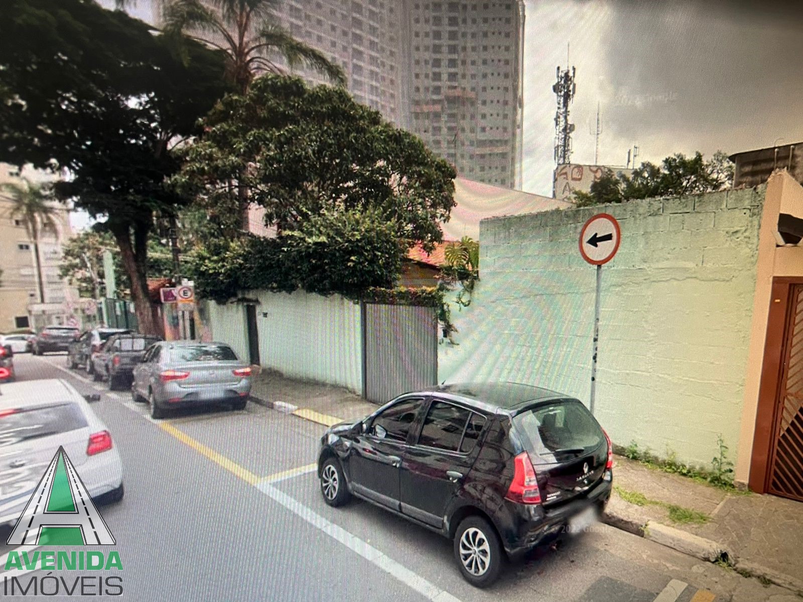 Terreno de 900 m² com área construída de 688 m² no Centro de Diadema- SP