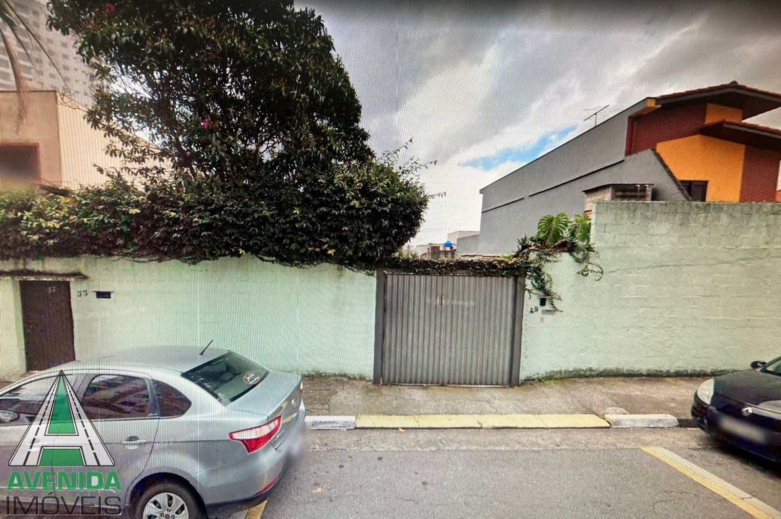 Terreno de 900 m² com área construída de 688 m² no Centro de Diadema- SP